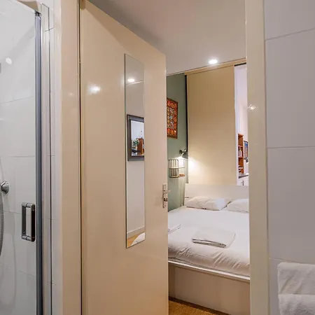 Fully Fitted - 15 Min From Station Δωμάτια σε οικογενειακή κατοικία *