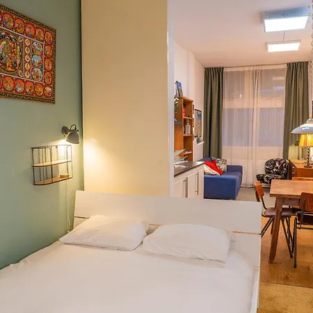 Stylish Private Close To *