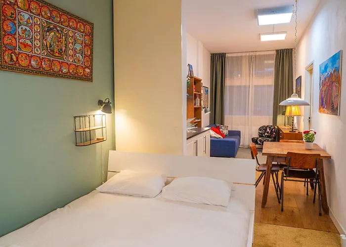 Stylish Private Close To *