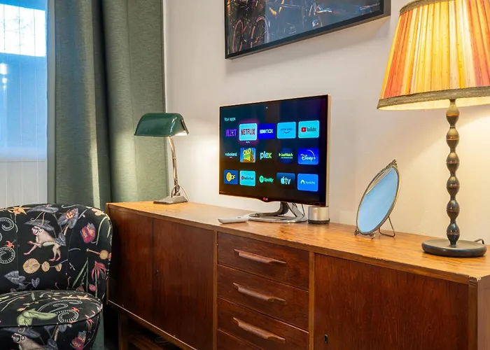 Stylish Private Close To *